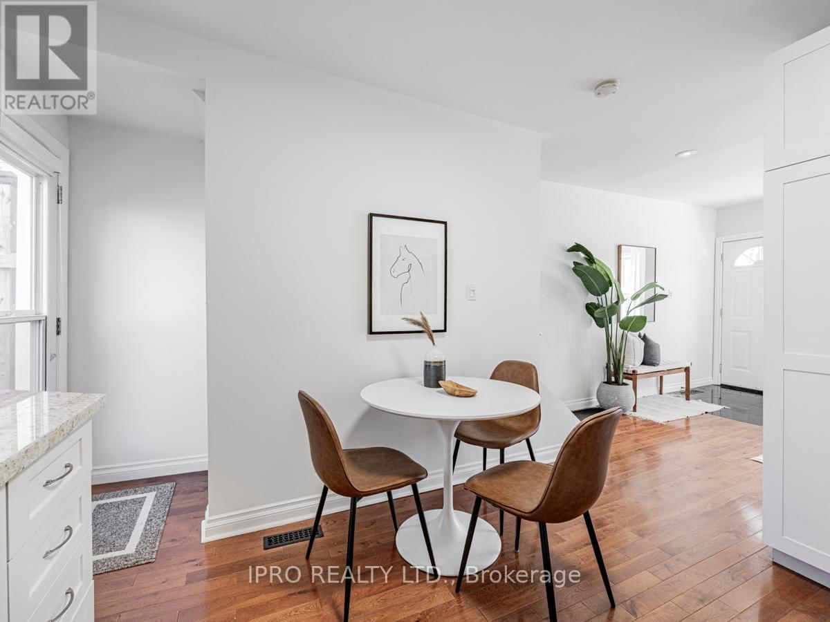22 QUEENSDALE AVENUE Image 15