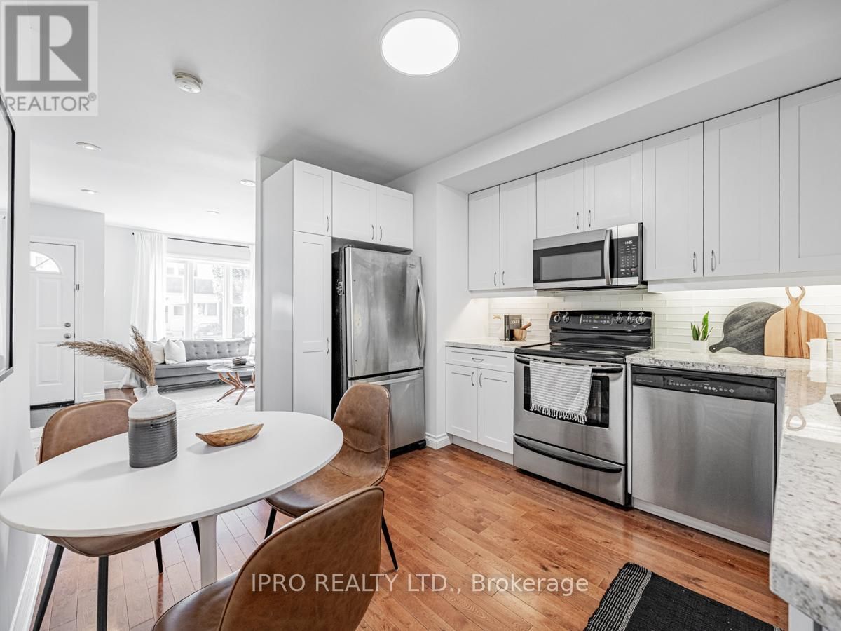 22 QUEENSDALE AVENUE Image 16
