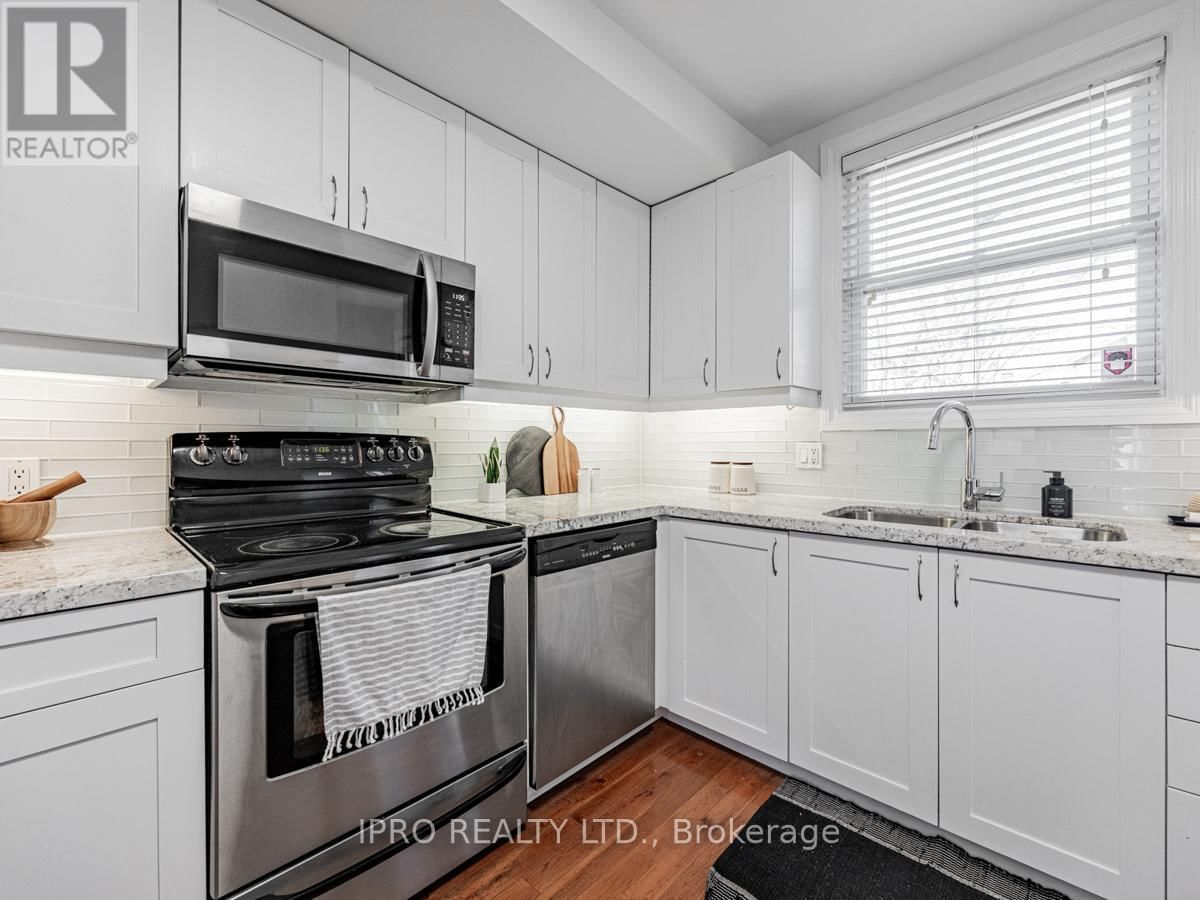 22 QUEENSDALE AVENUE Image 19