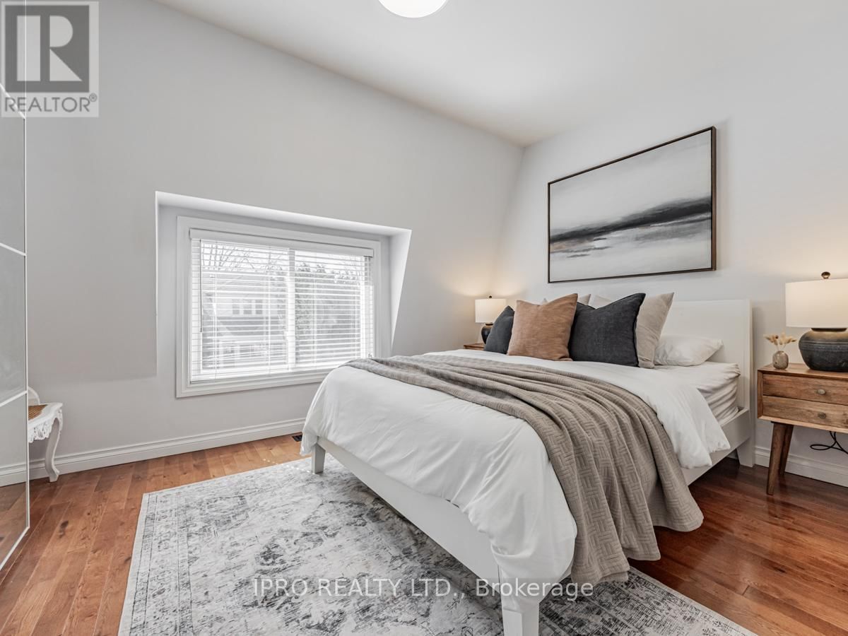 22 QUEENSDALE AVENUE Image 20