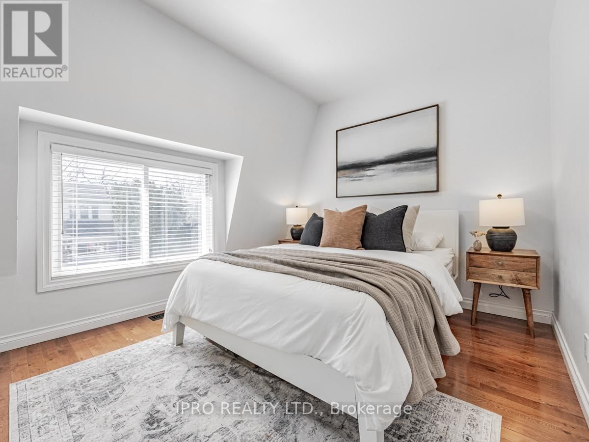 22 QUEENSDALE AVENUE Image 21