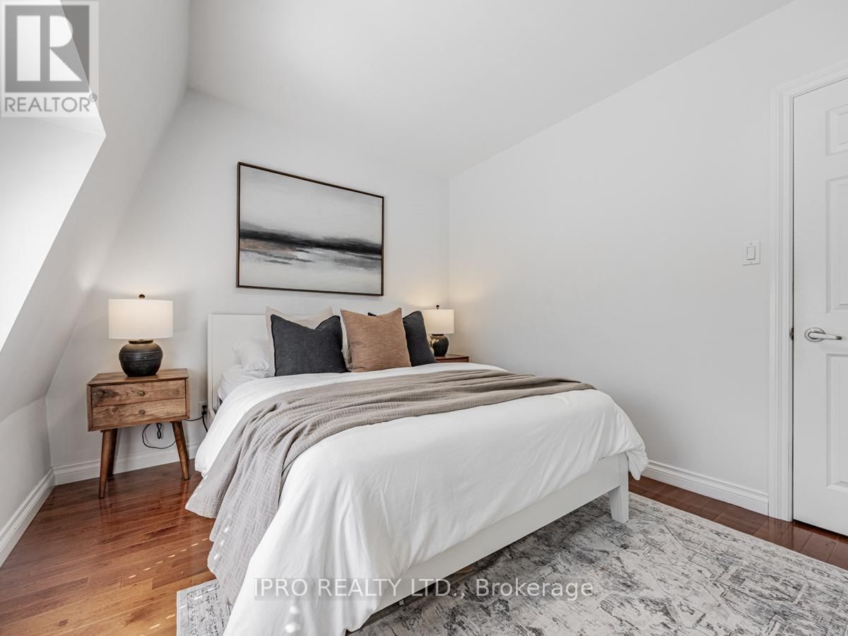 22 QUEENSDALE AVENUE Image 22