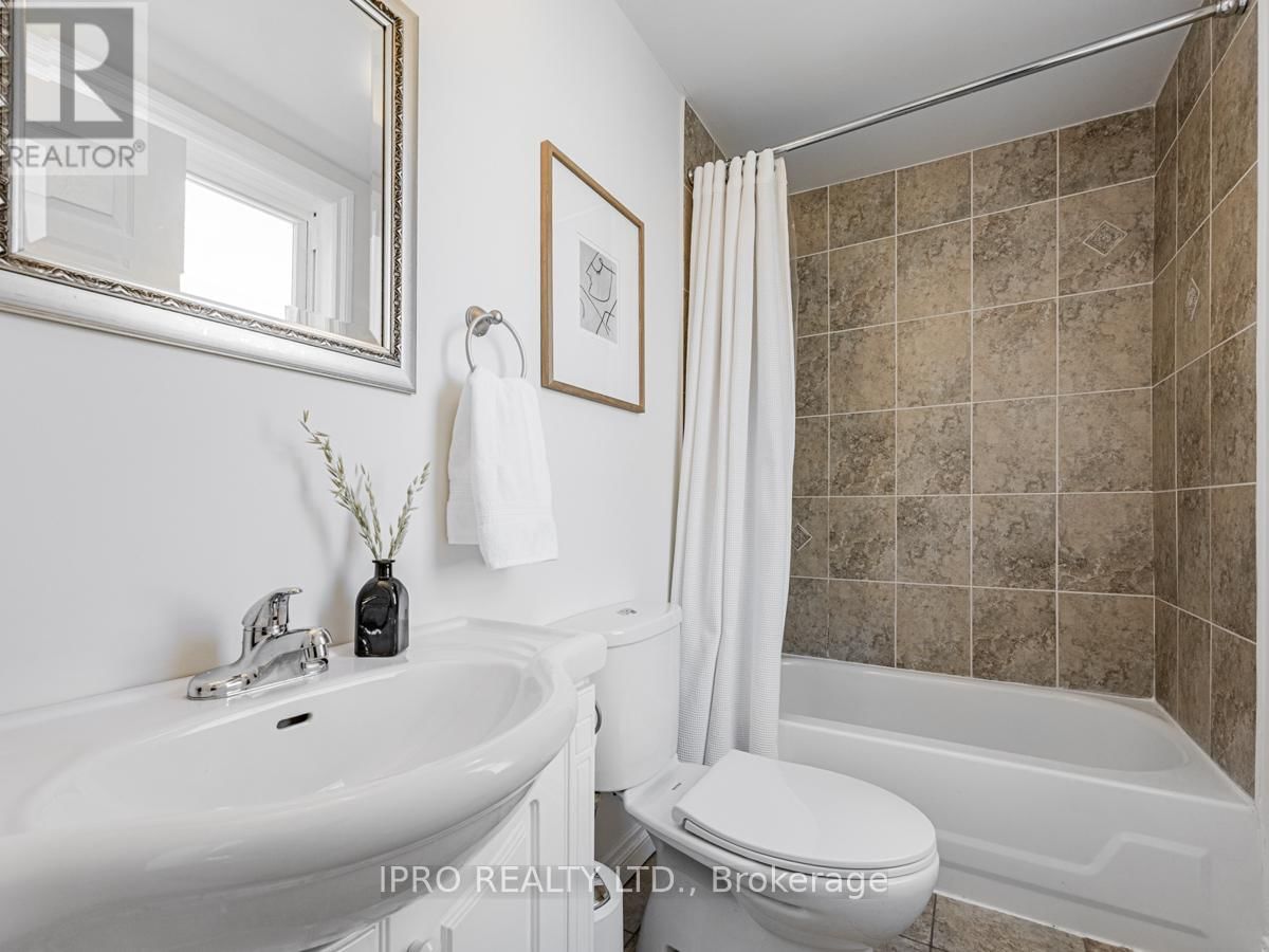 22 QUEENSDALE AVENUE Image 24