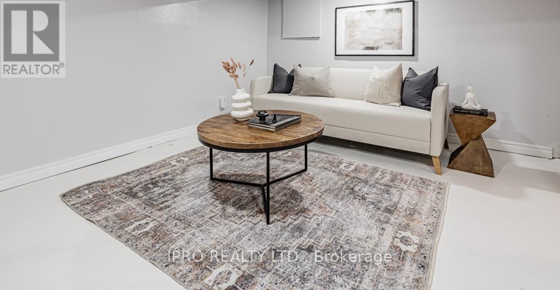 22 QUEENSDALE AVENUE Image 26