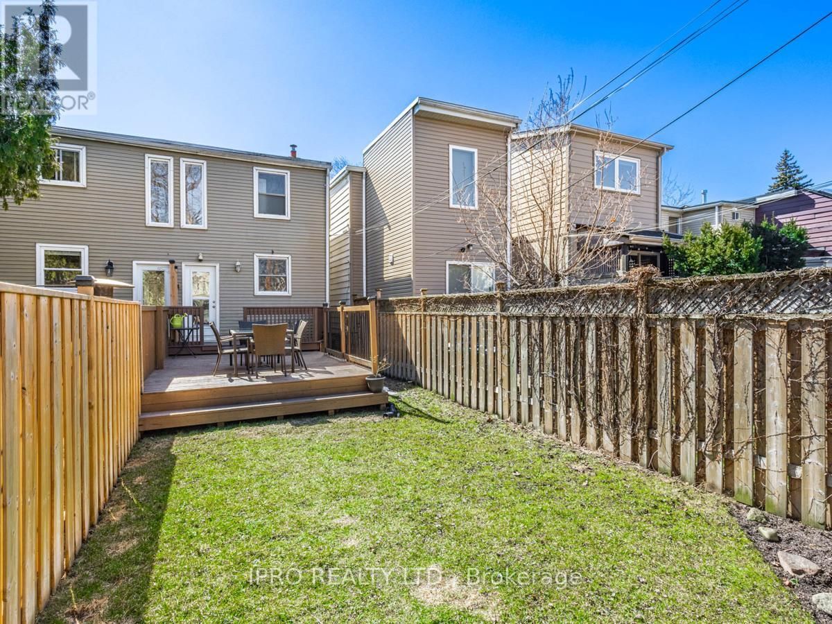 22 QUEENSDALE AVENUE Image 31