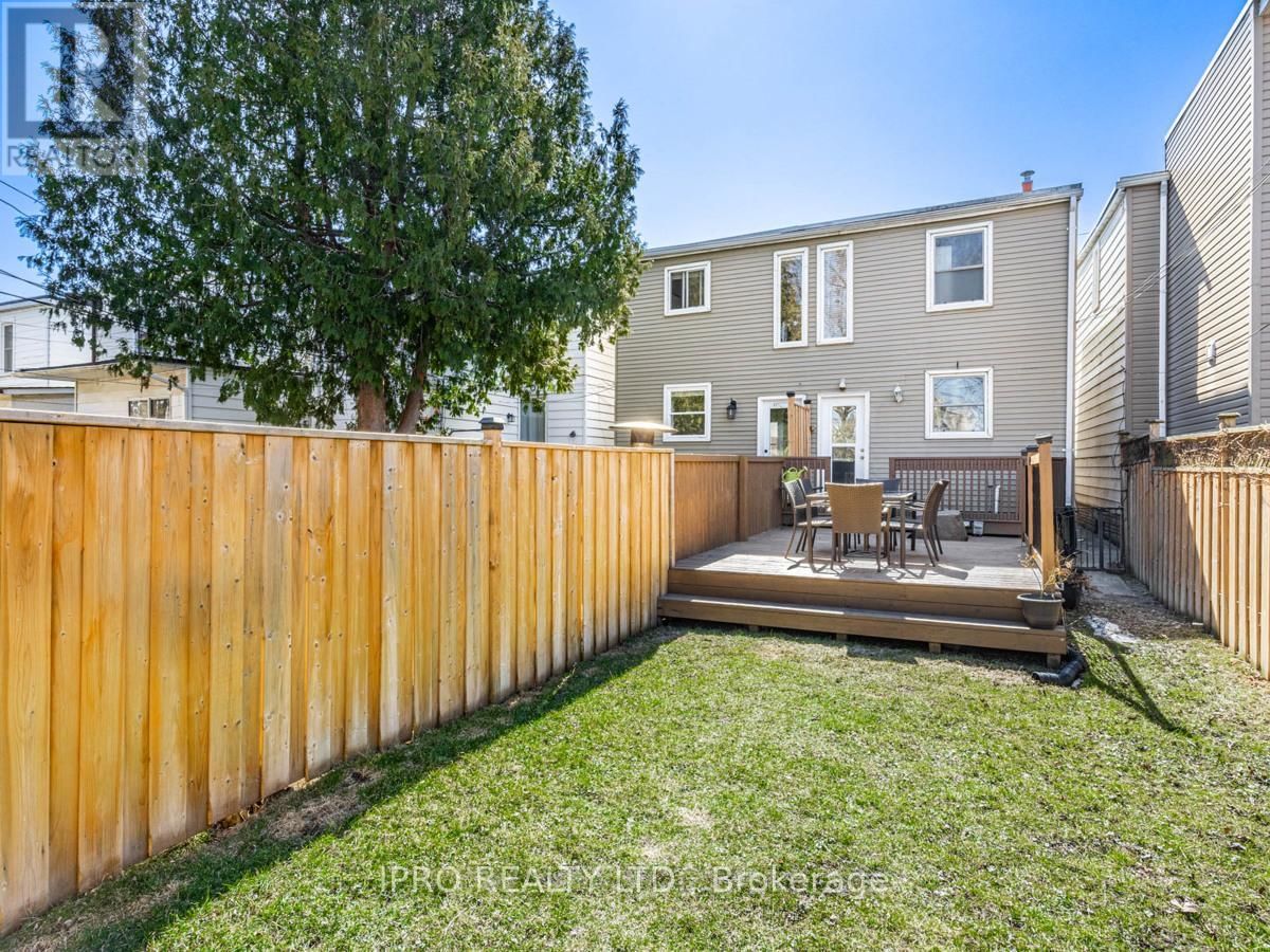 22 QUEENSDALE AVENUE Image 32