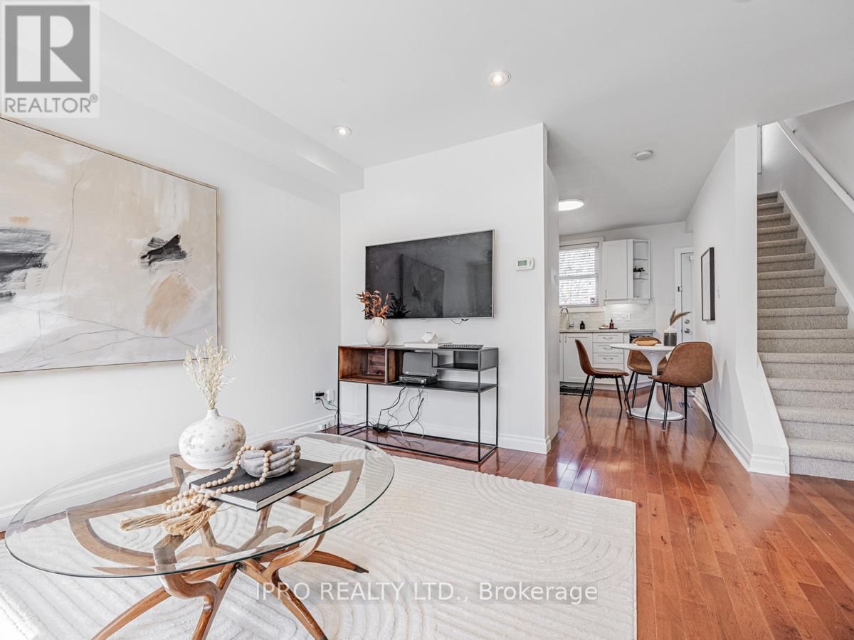 22 QUEENSDALE AVENUE Image 8
