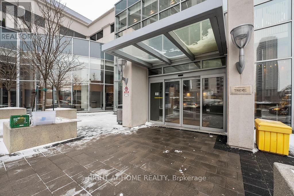 621 - 135 VILLAGE GREEN SQUARE Image 18