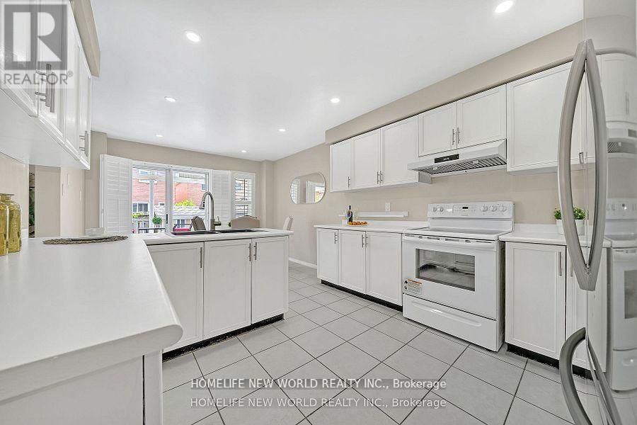 upper - 66 MACDERMOTT DRIVE Image 3
