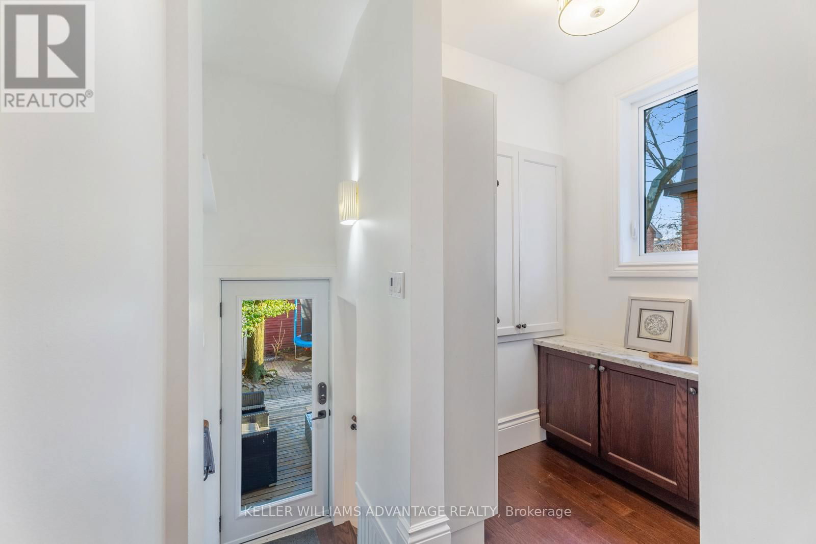 101 DIXON AVENUE Image 12