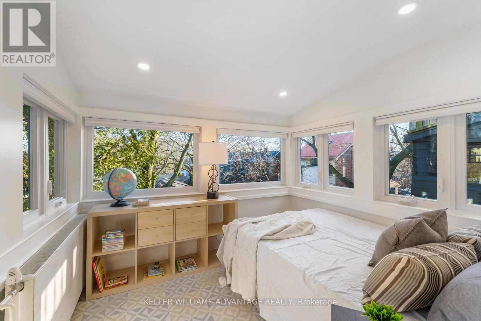 101 DIXON AVENUE Image 32