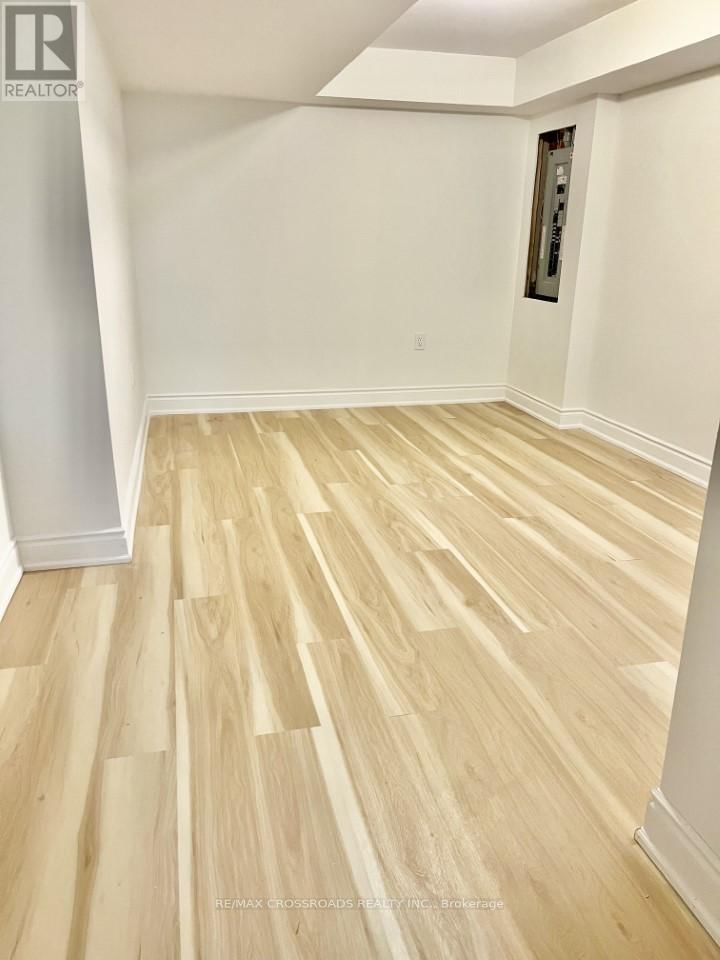 1053 CAMEO STREET Image 13