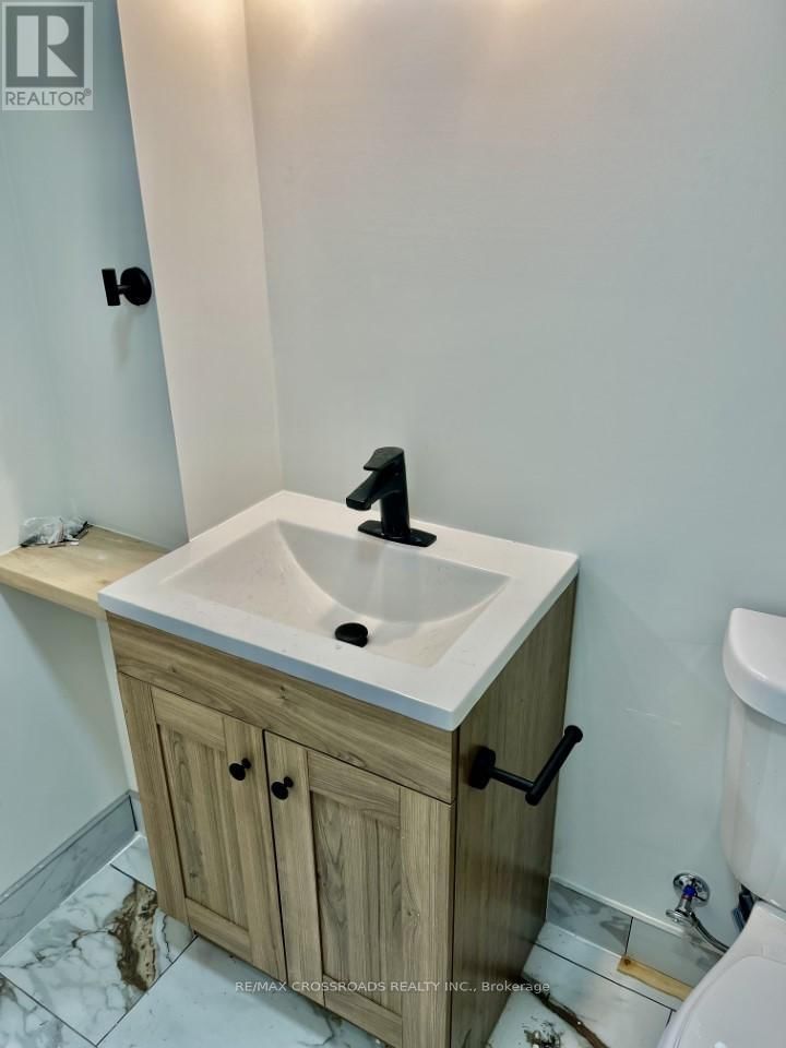 1053 CAMEO STREET Image 15