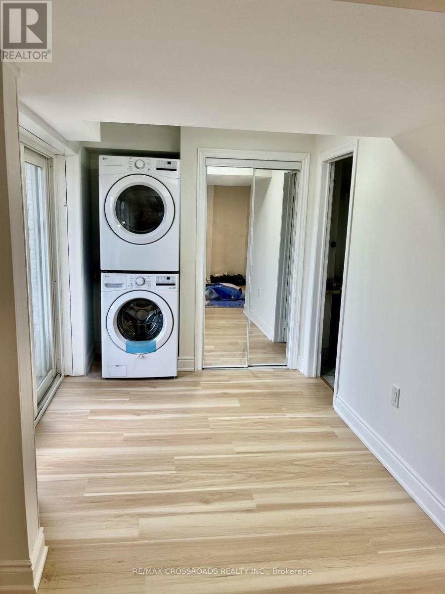1053 CAMEO STREET Image 16