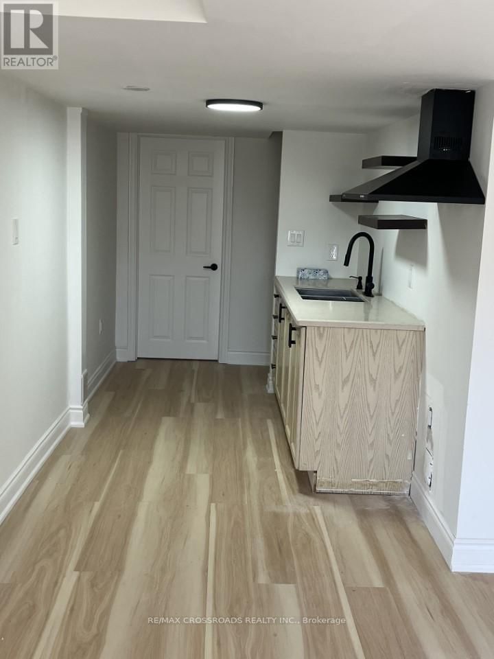 1053 CAMEO STREET Image 3
