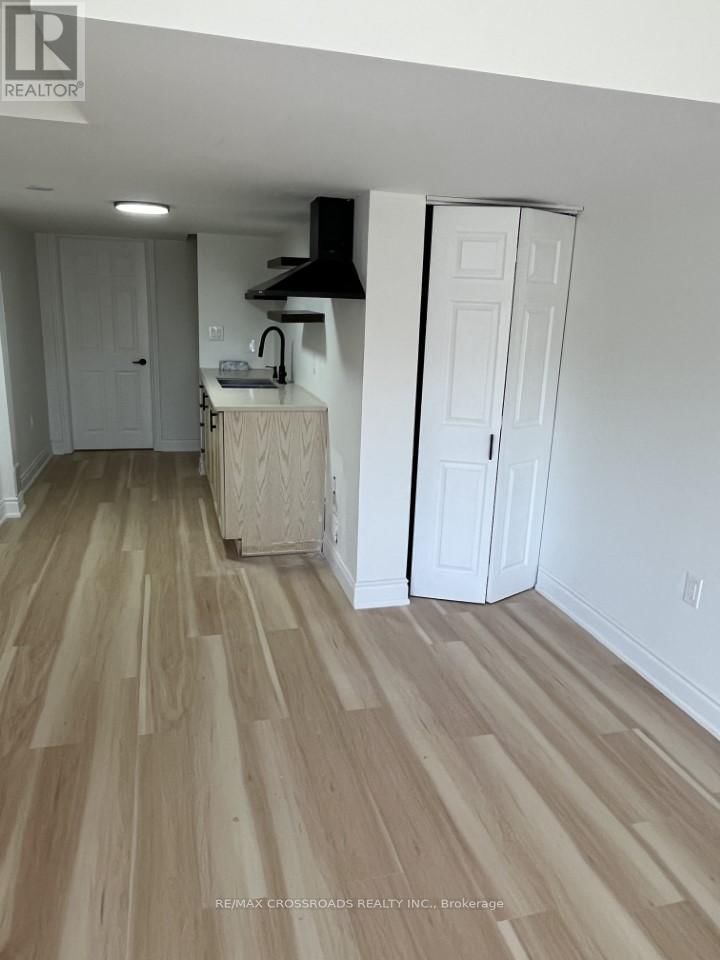 1053 CAMEO STREET Image 4
