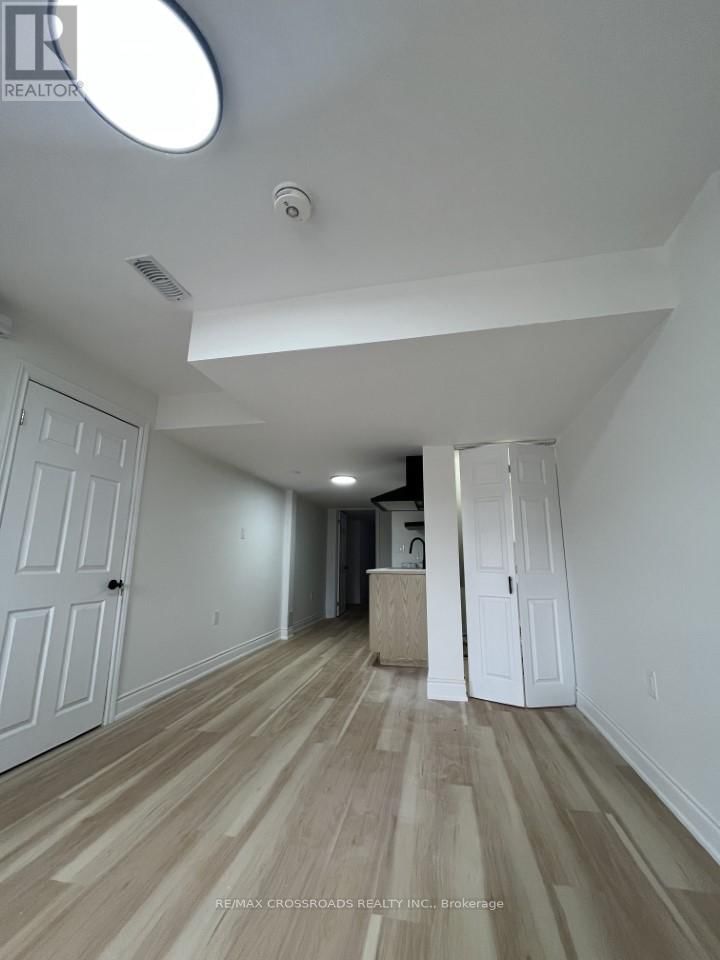 1053 CAMEO STREET Image 7