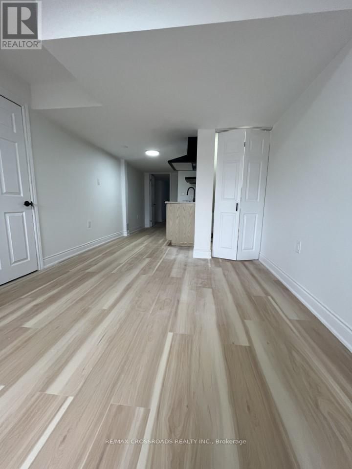 1053 CAMEO STREET Image 8