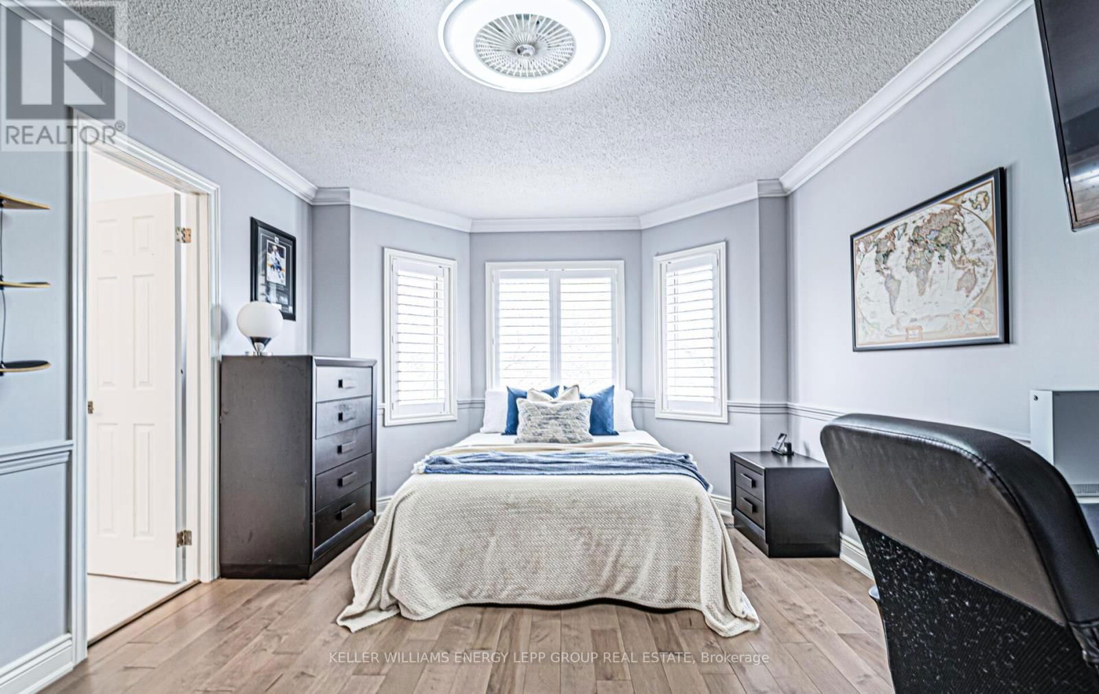12 O'MALLEY CRESCENT Image 32