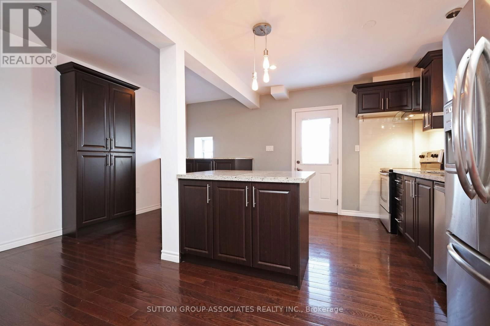 Upper - 20 ASHDALE AVENUE Image 12