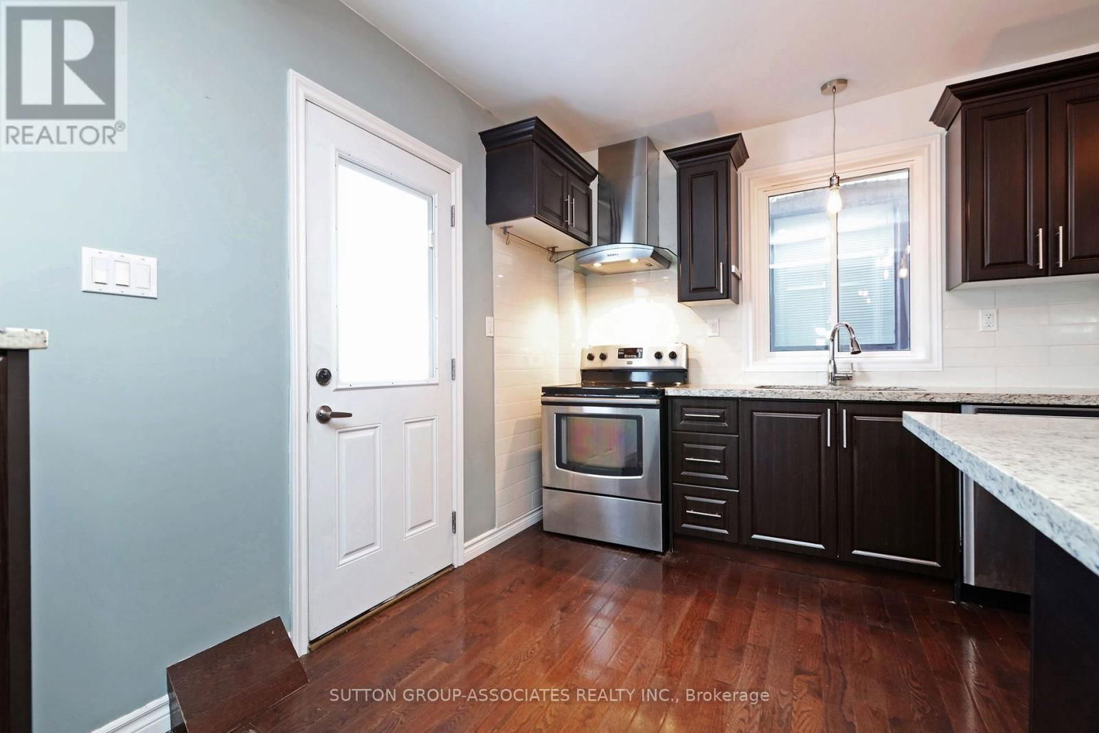 Upper - 20 ASHDALE AVENUE Image 13
