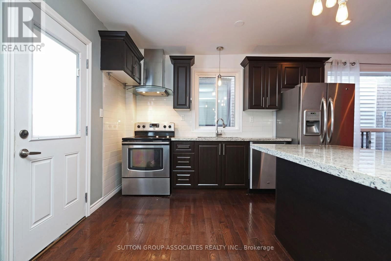 Upper - 20 ASHDALE AVENUE Image 14
