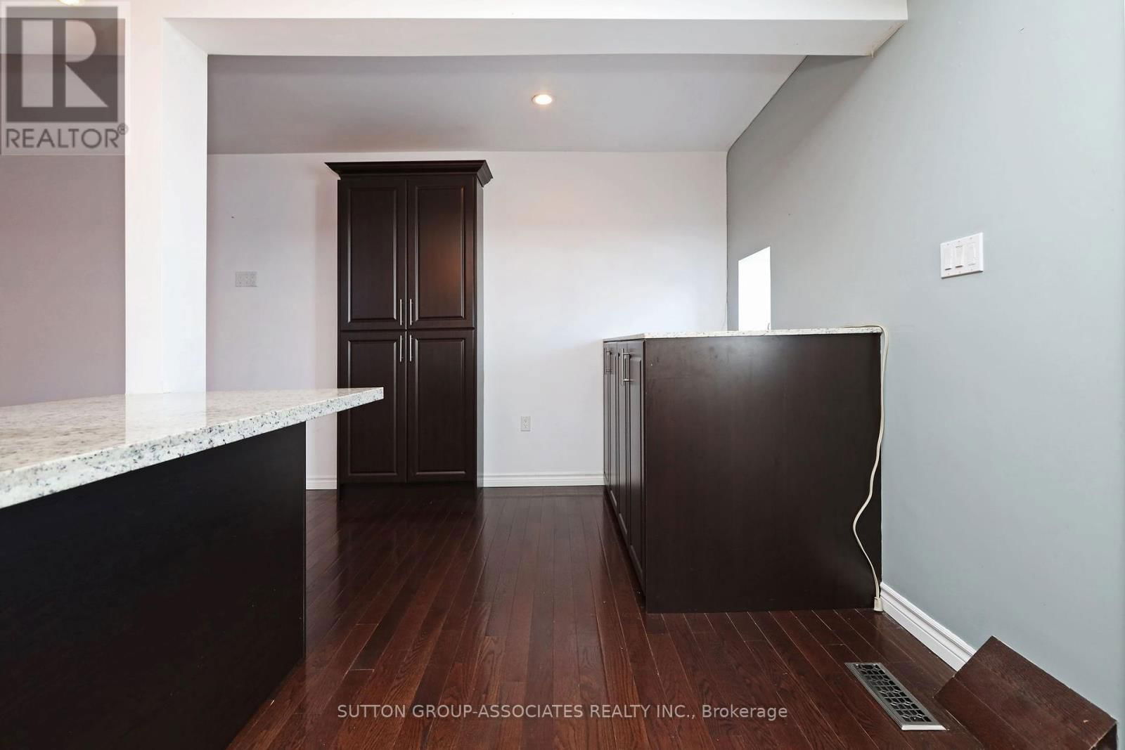 Upper - 20 ASHDALE AVENUE Image 18