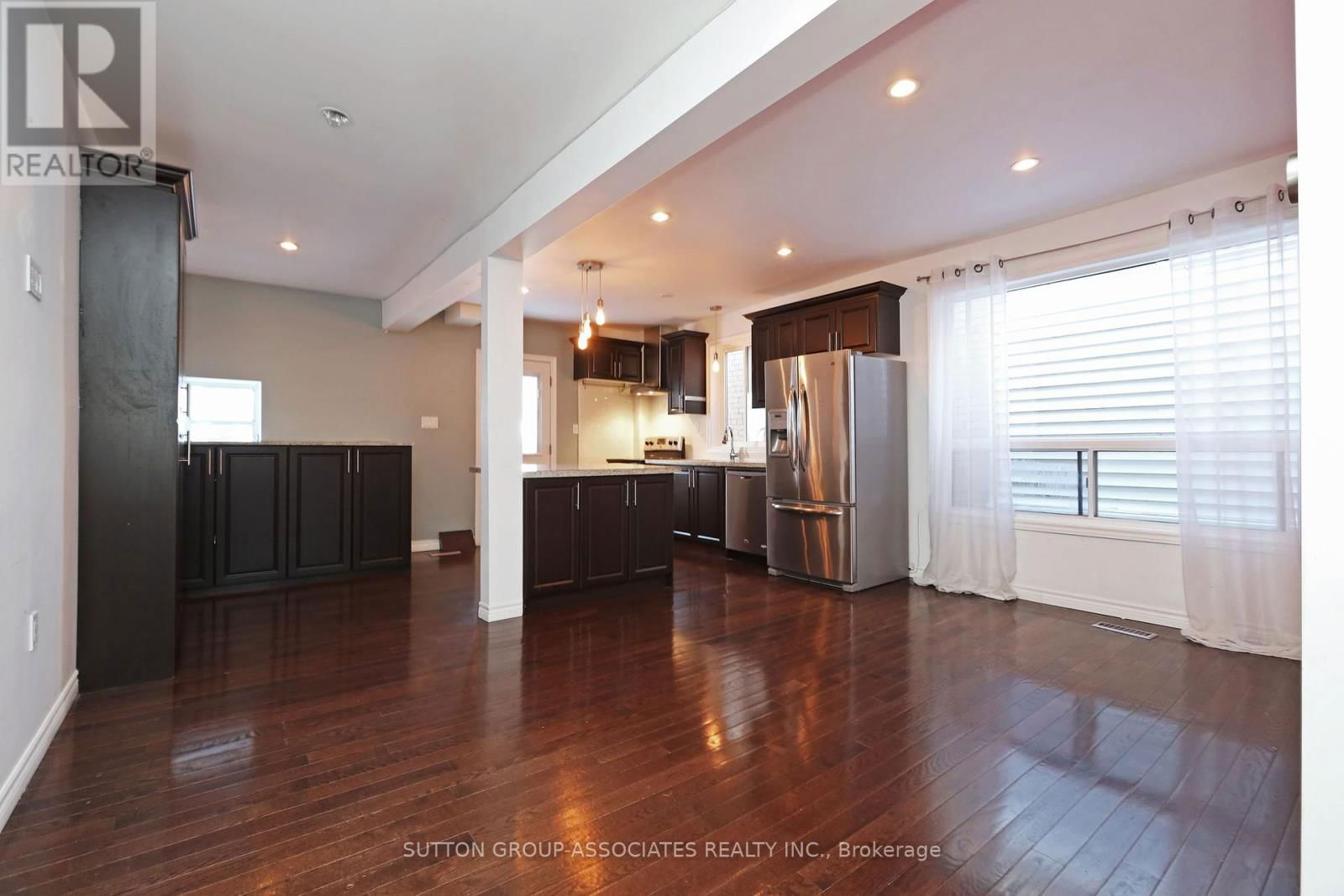 Upper - 20 ASHDALE AVENUE Image 4