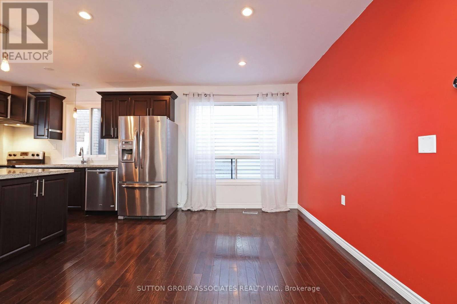 Upper - 20 ASHDALE AVENUE Image 5