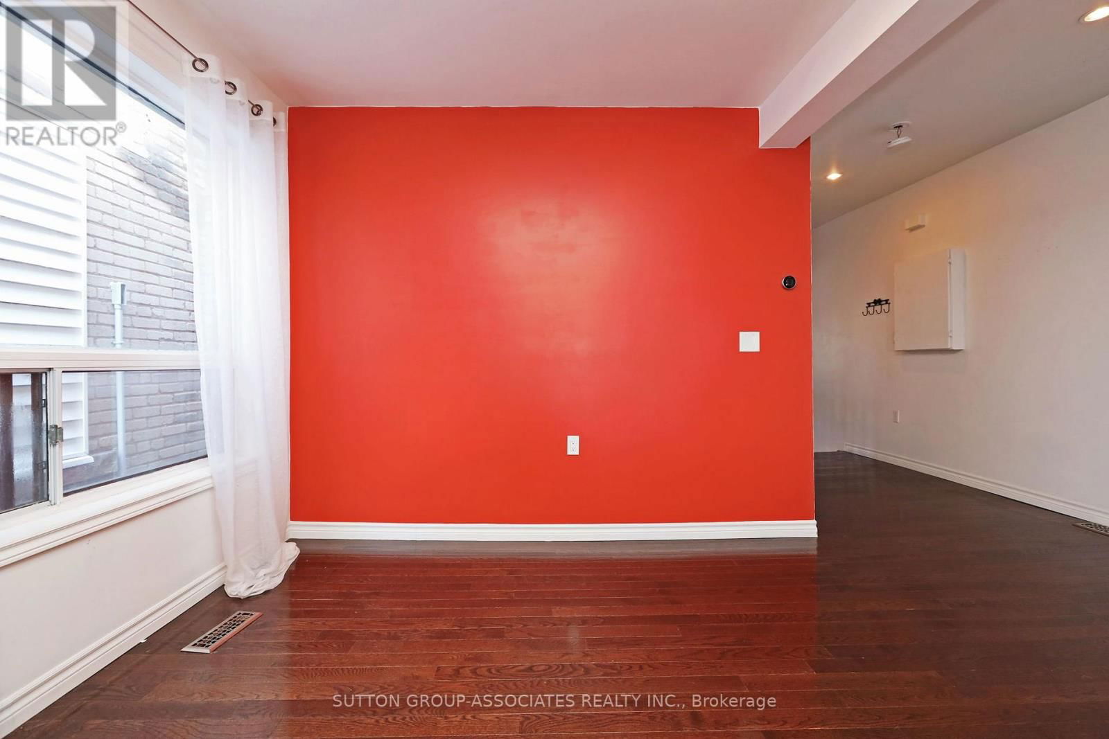 Upper - 20 ASHDALE AVENUE Image 8