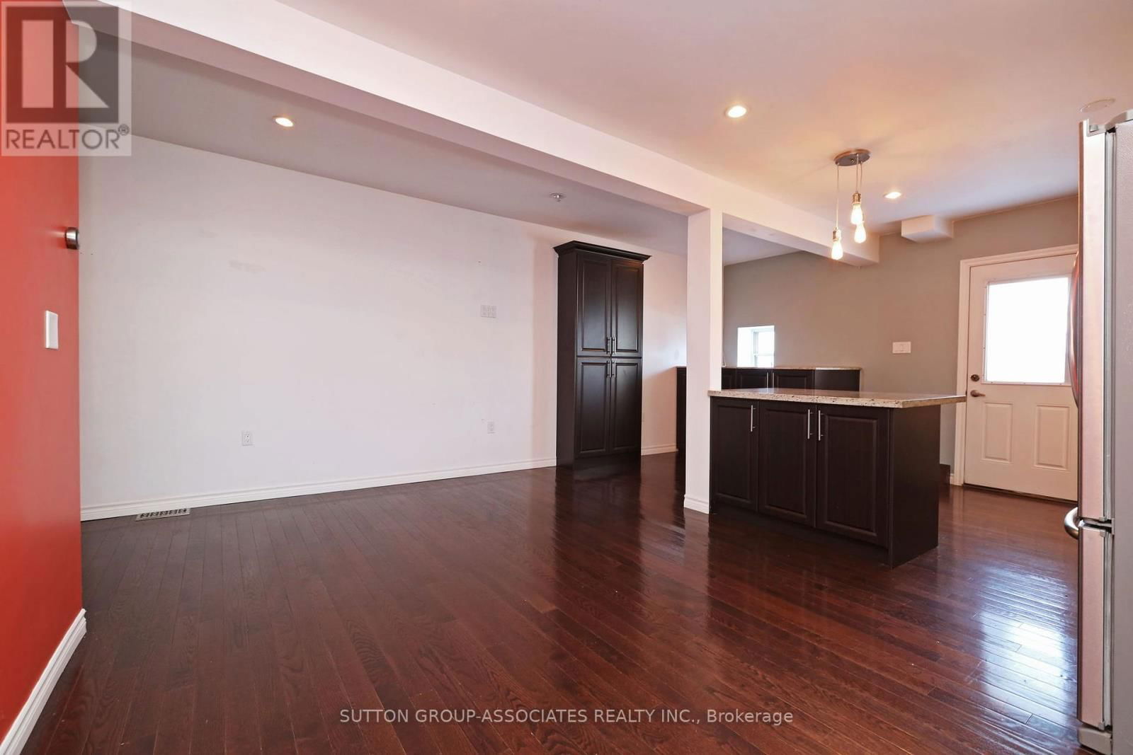 Upper - 20 ASHDALE AVENUE Image 9