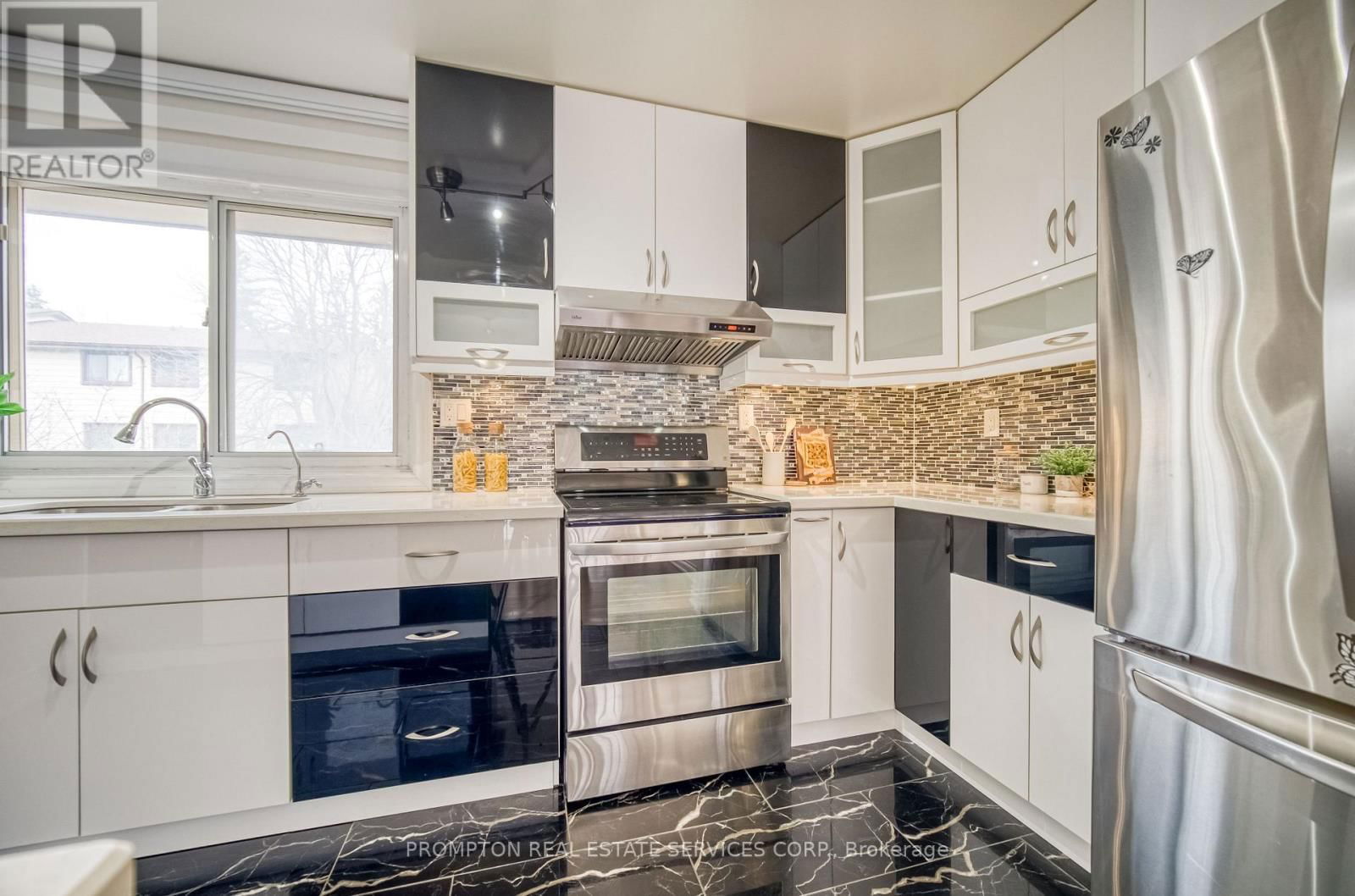 20 - 15 HUNTINGWOOD DRIVE Image 15