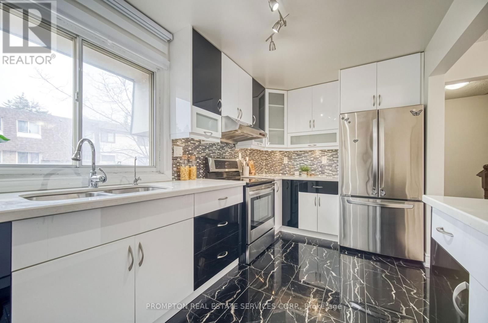 20 - 15 HUNTINGWOOD DRIVE Image 17