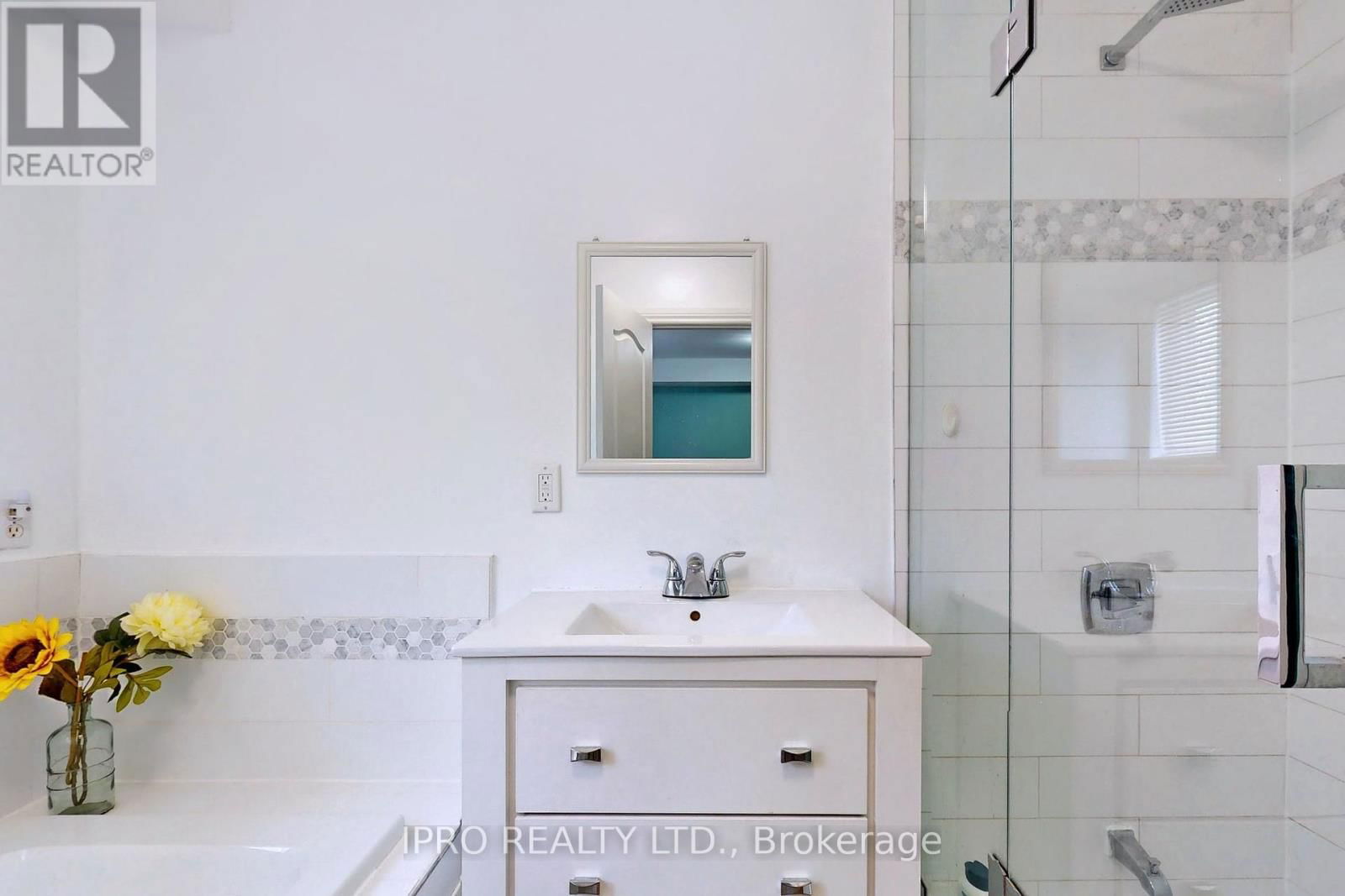 86 OAK PARK AVENUE Image 12