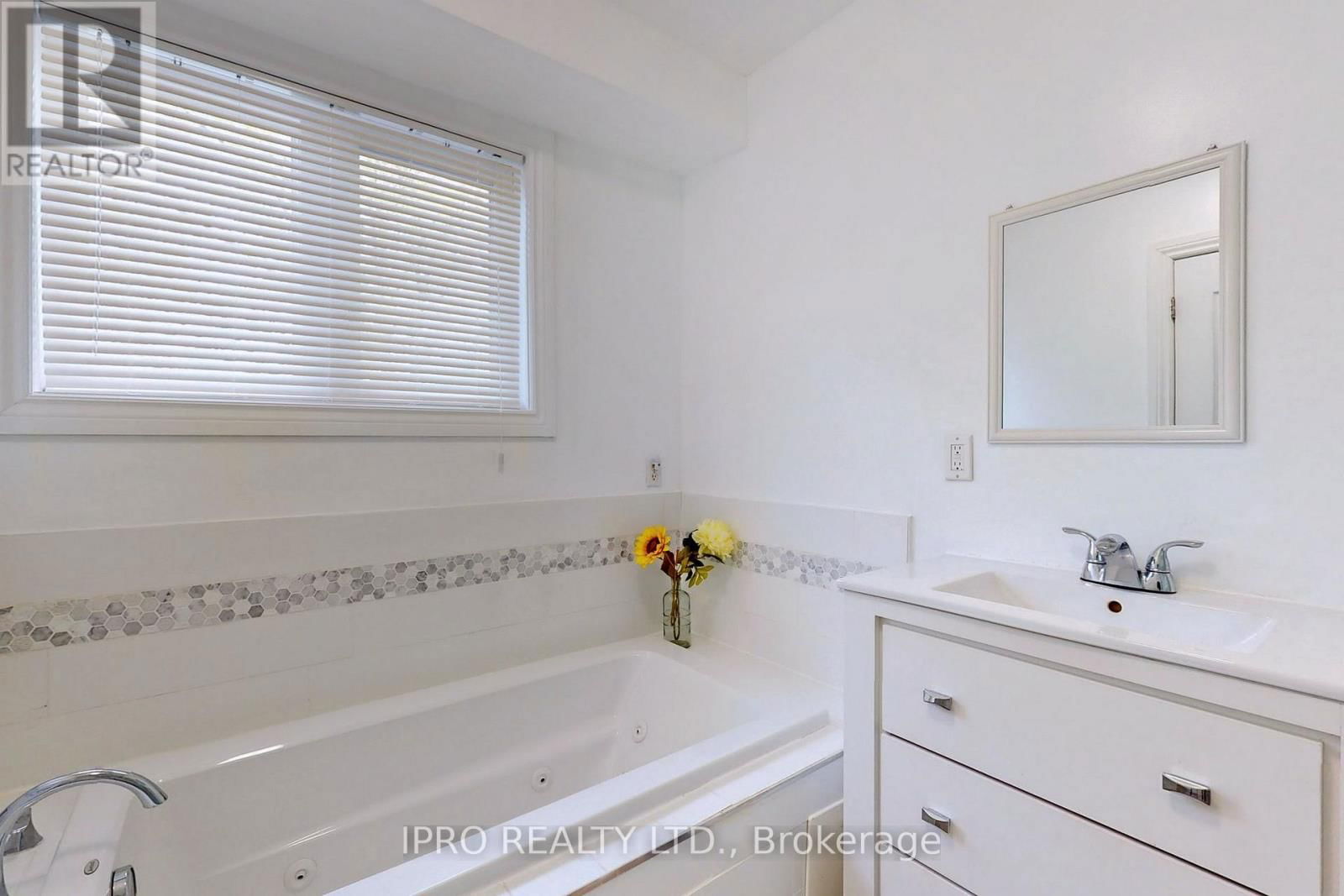 86 OAK PARK AVENUE Image 13