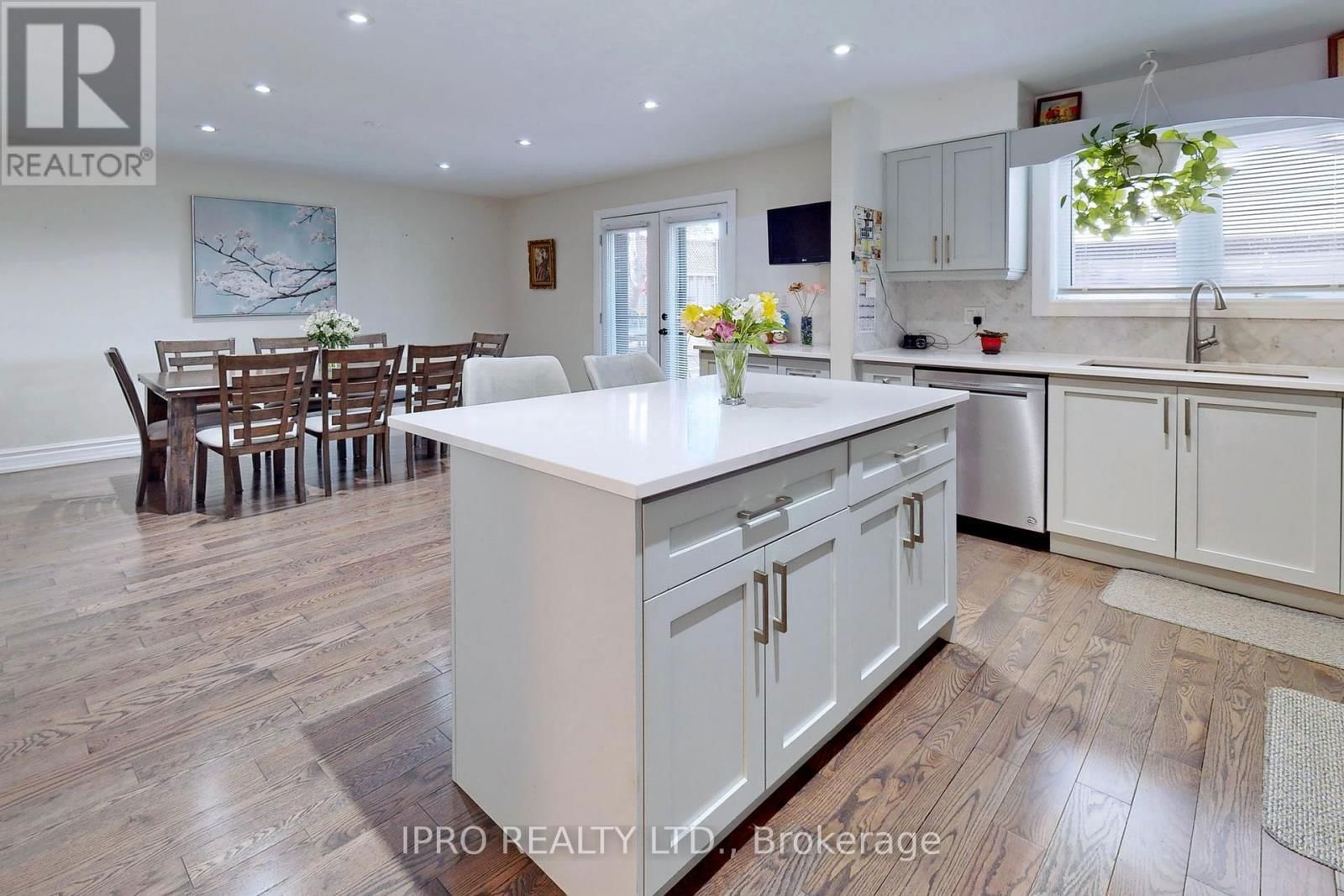 86 OAK PARK AVENUE Image 7