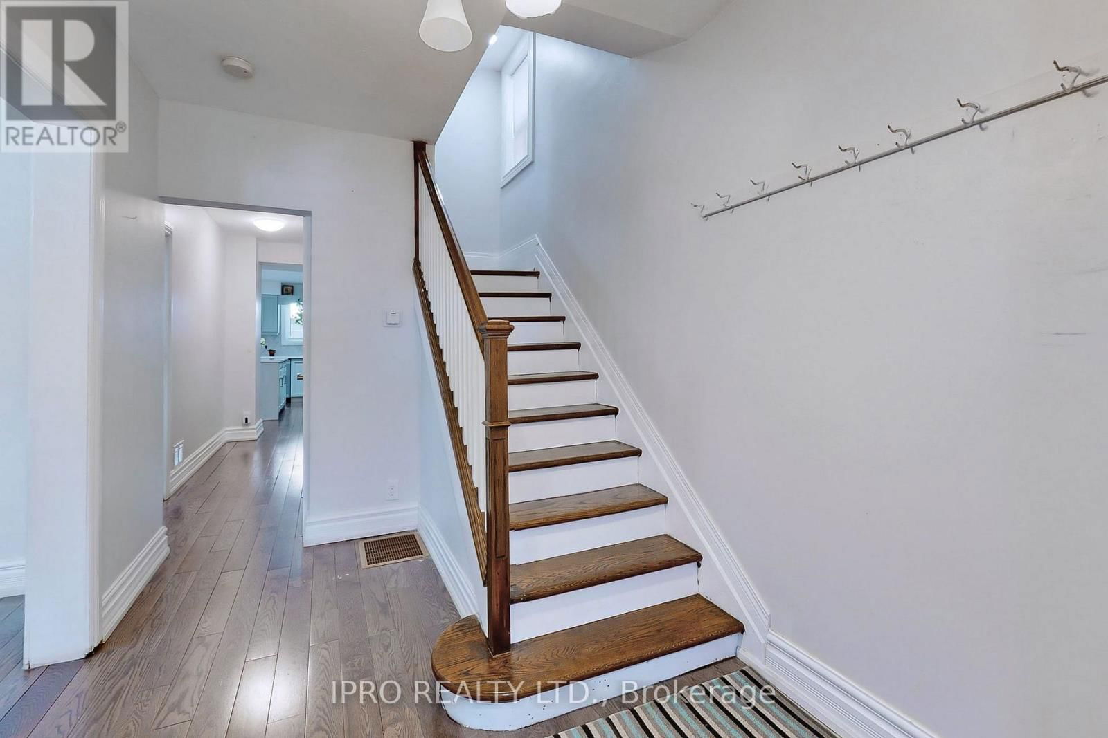 86 OAK PARK AVENUE Image 9