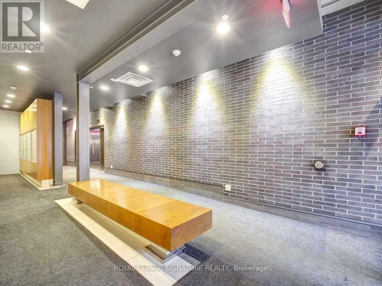 107 - 321 CARLAW AVENUE Image 3
