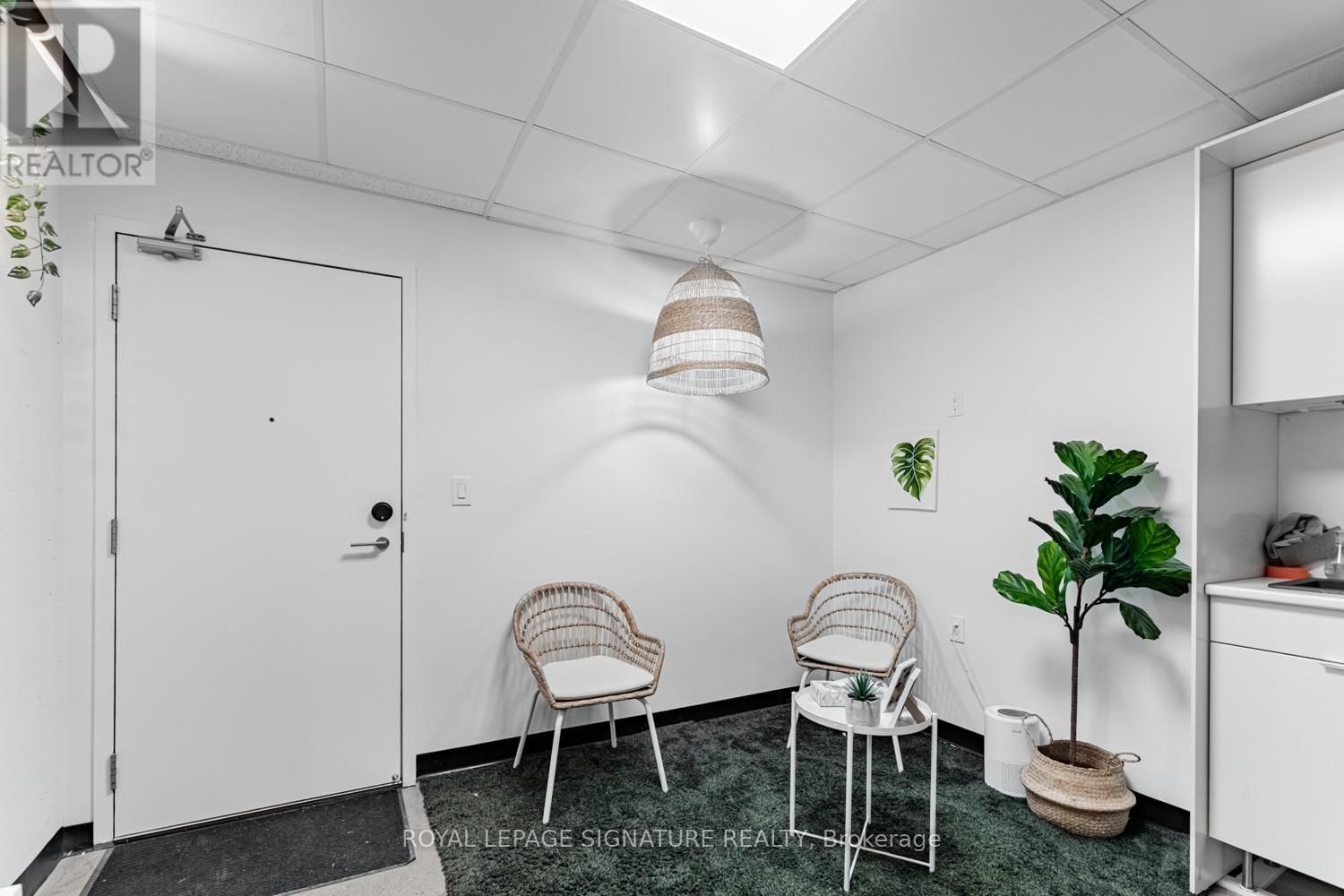 107 - 321 CARLAW AVENUE Image 5