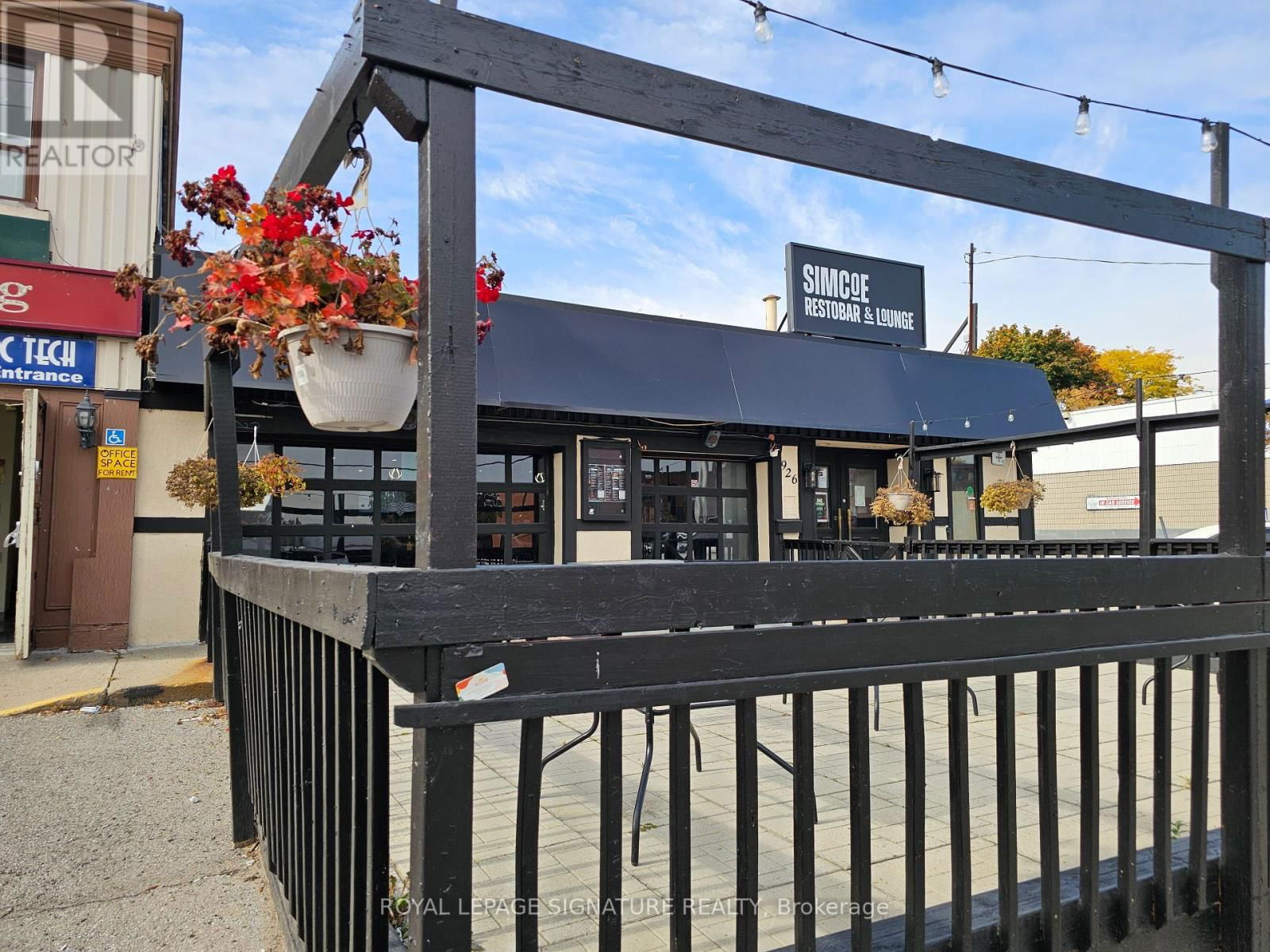 926 SIMCOE STREET NORTH Image 14