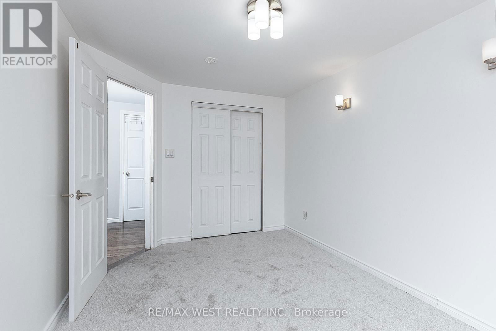 480 SEDAN CRESCENT Image 17