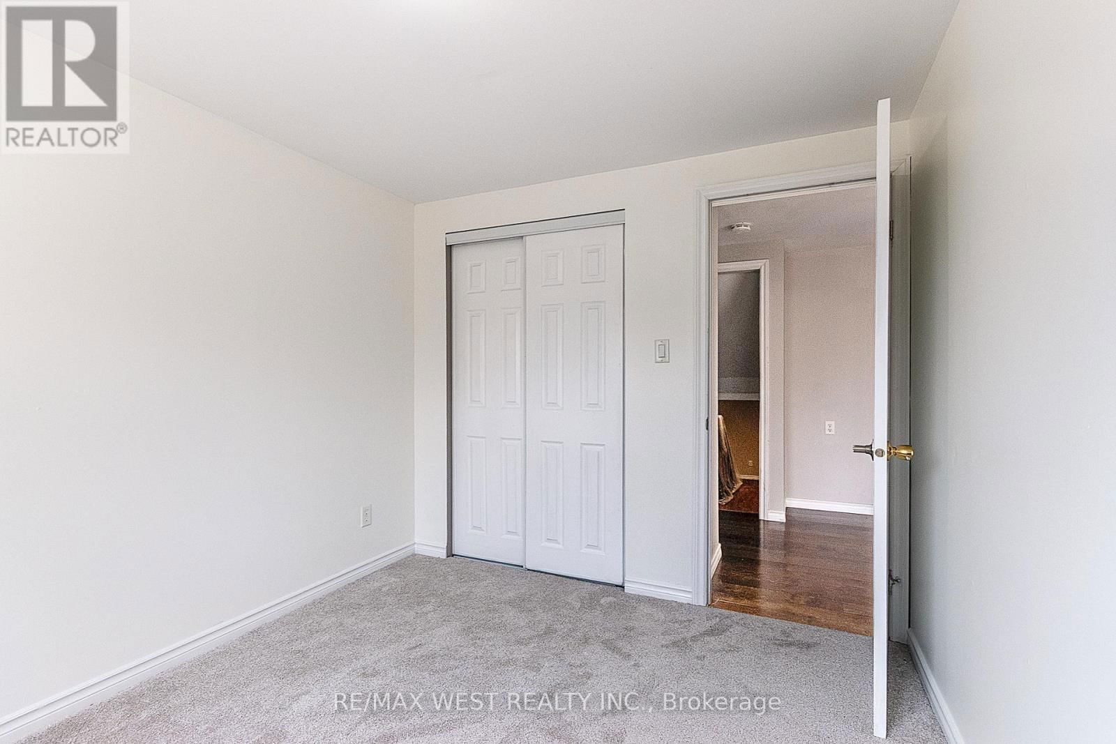 480 SEDAN CRESCENT Image 19