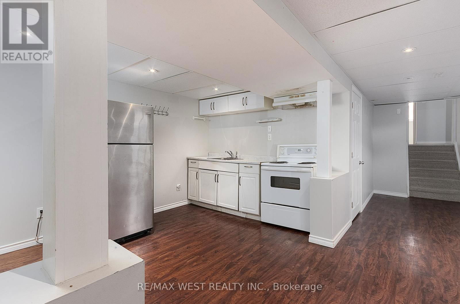 480 SEDAN CRESCENT Image 21