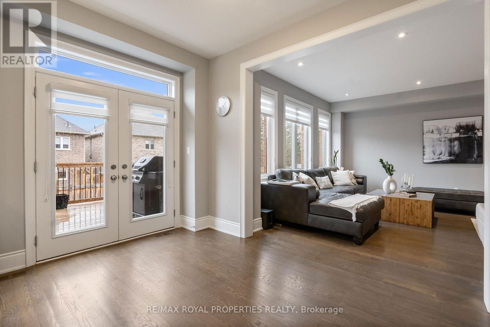 874 WINGARDEN CRESCENT Image 15