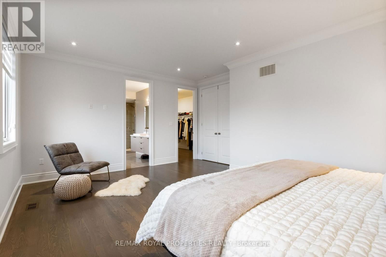 874 WINGARDEN CRESCENT Image 26