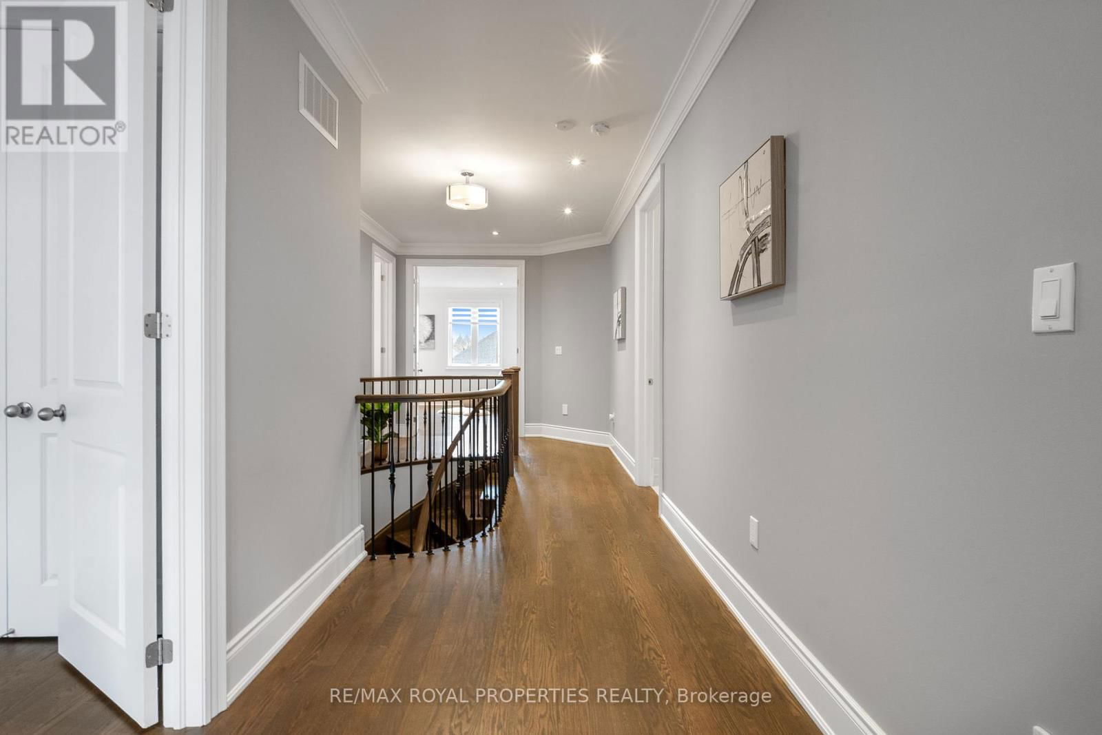 874 WINGARDEN CRESCENT Image 30