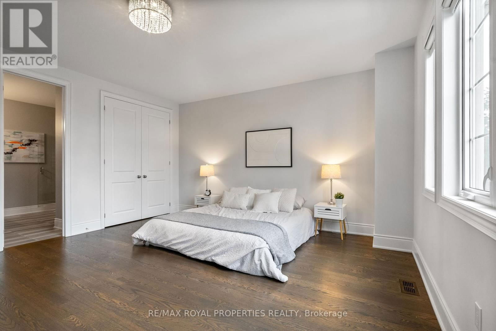 874 WINGARDEN CRESCENT Image 32
