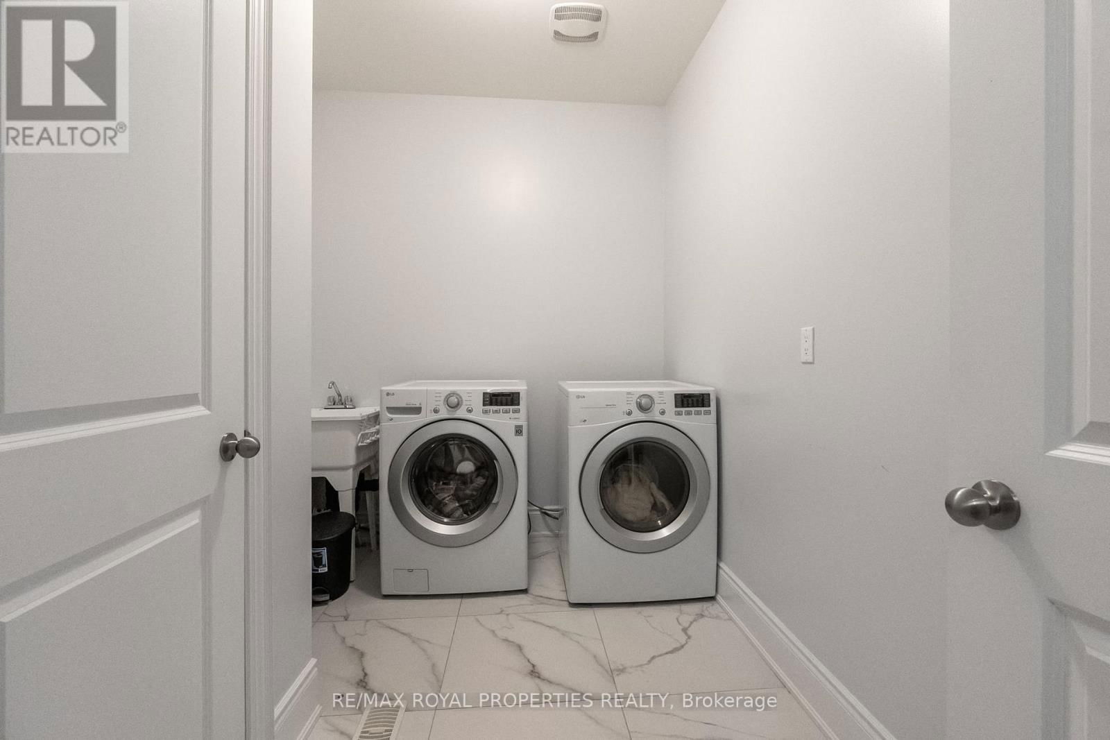 874 WINGARDEN CRESCENT Image 34