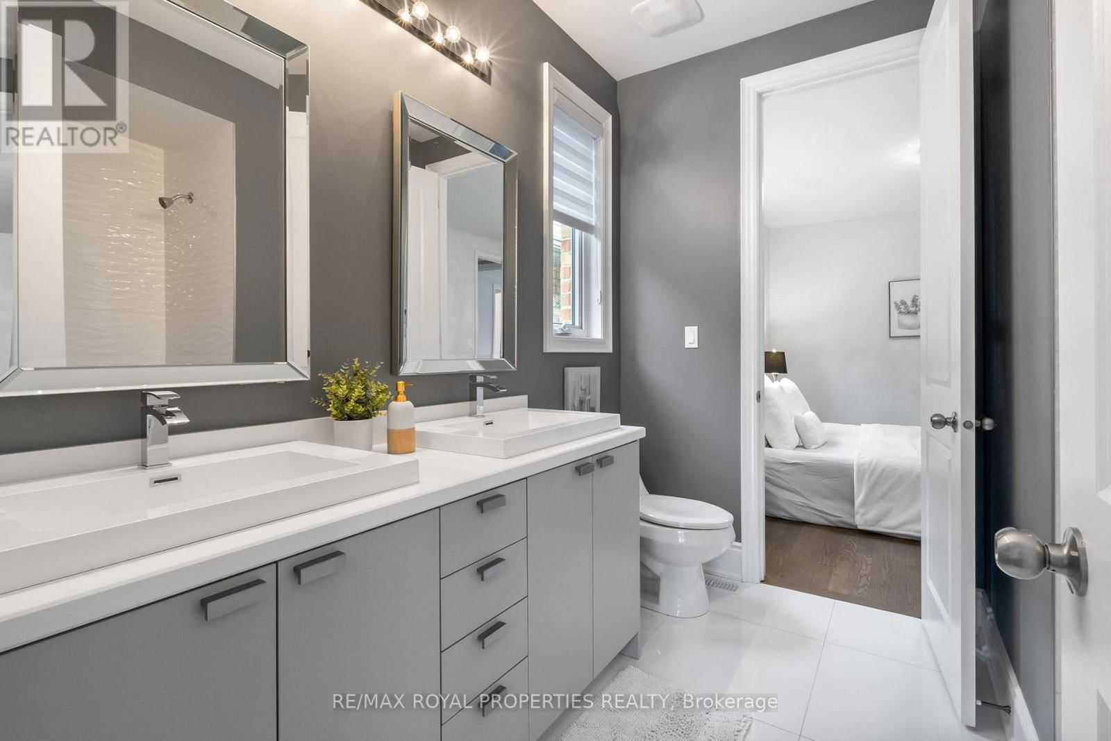 874 WINGARDEN CRESCENT Image 37