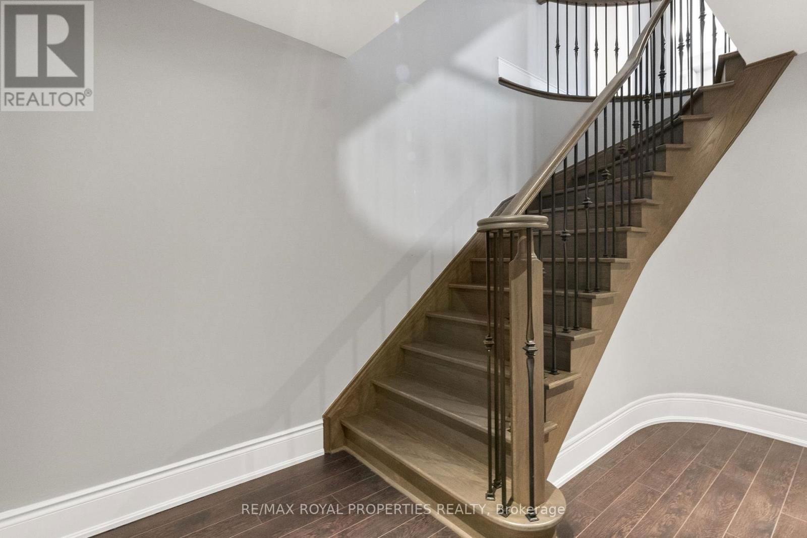 874 WINGARDEN CRESCENT Image 39
